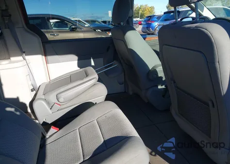 2009 Chrysler Town & Country Touring z USA, uszkodzony, nr VIN 2A8HR54159R604244